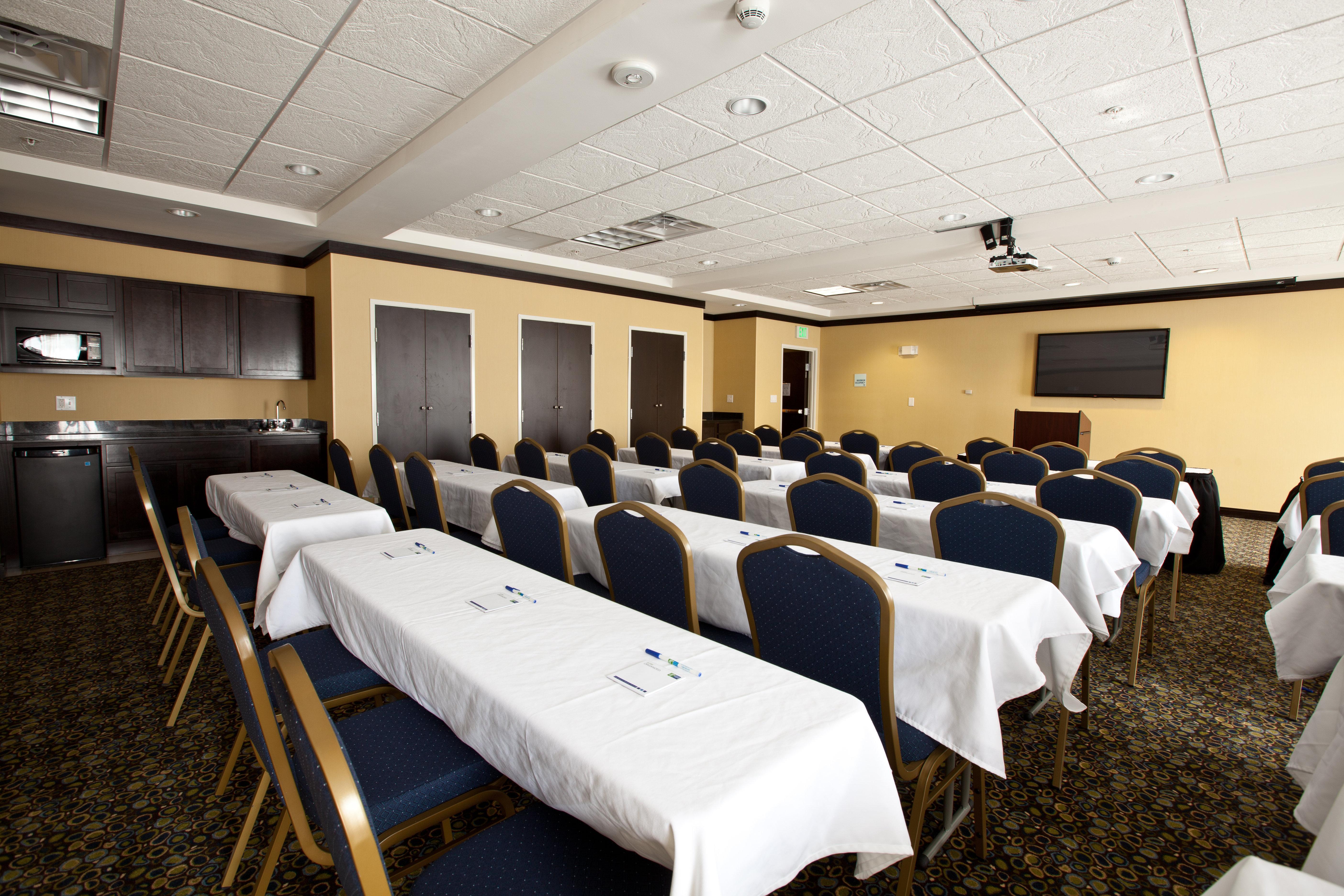 Holiday Inn Express And Suites Detroit North-Troy By Ihg Bagian luar foto
