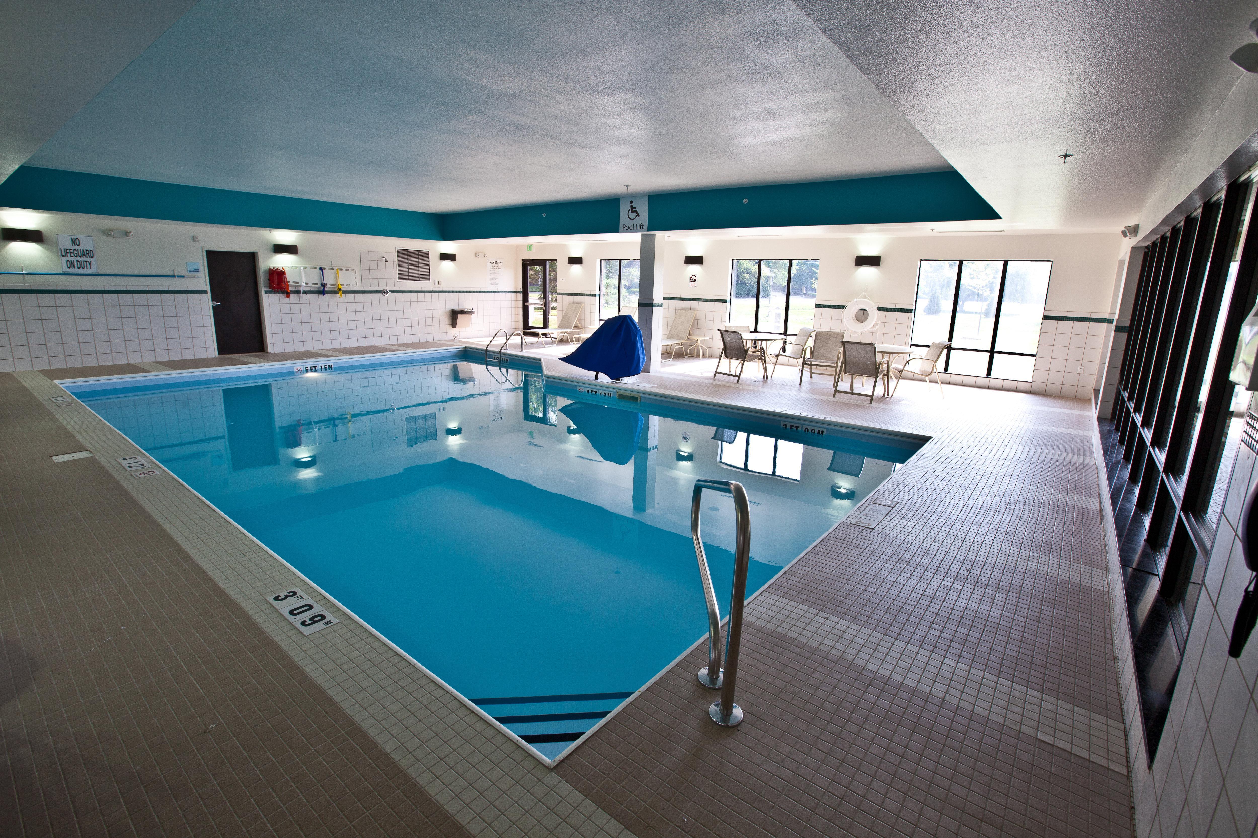 Holiday Inn Express And Suites Detroit North-Troy By Ihg Bagian luar foto