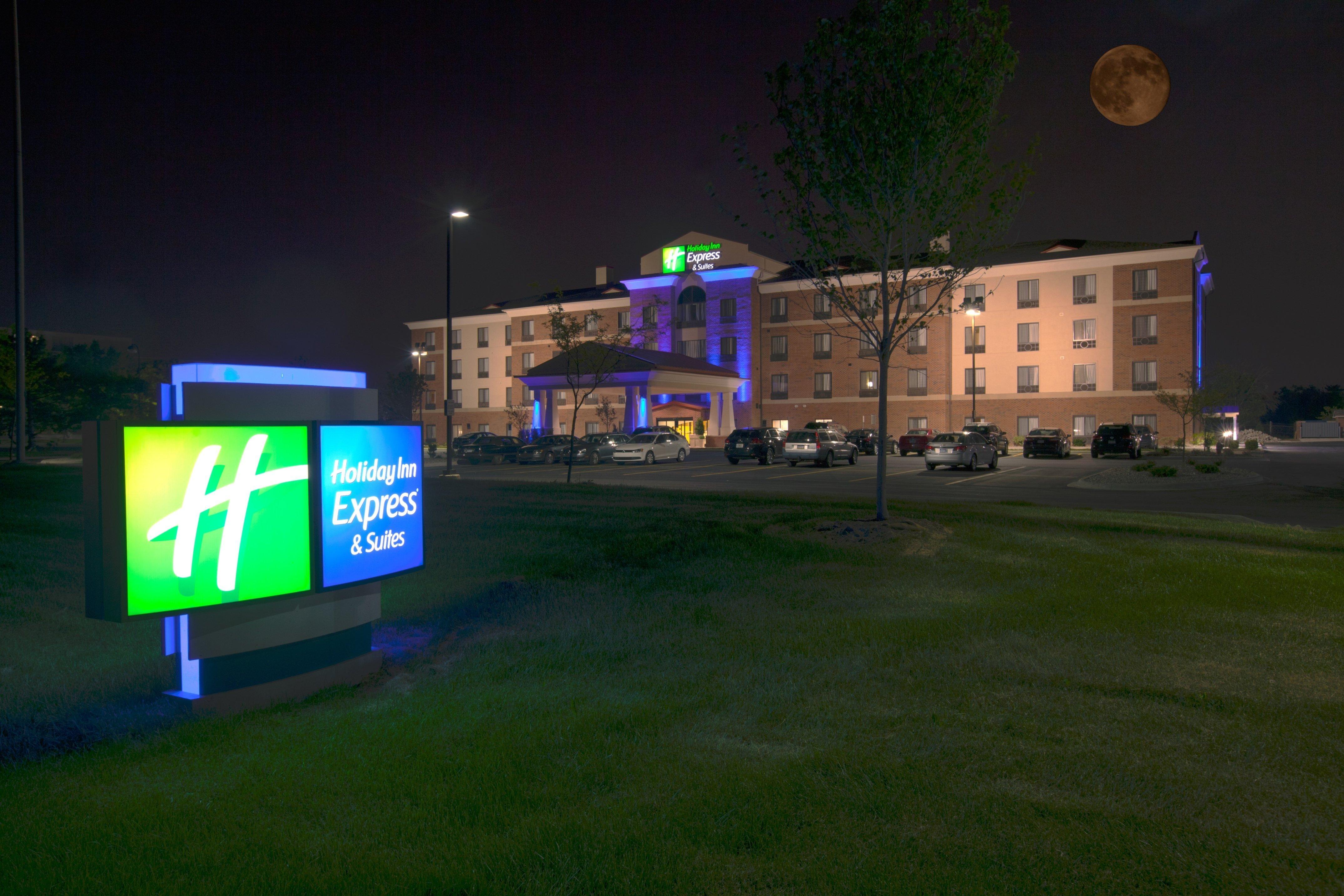 Holiday Inn Express And Suites Detroit North-Troy By Ihg Bagian luar foto