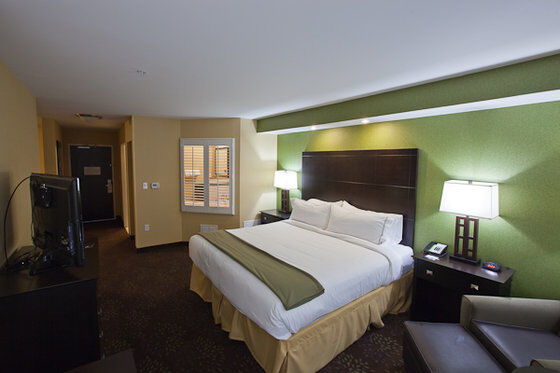 Holiday Inn Express And Suites Detroit North-Troy By Ihg Bagian luar foto