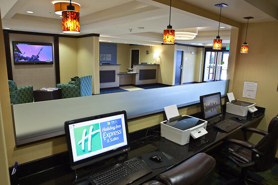 Holiday Inn Express And Suites Detroit North-Troy By Ihg Bagian luar foto